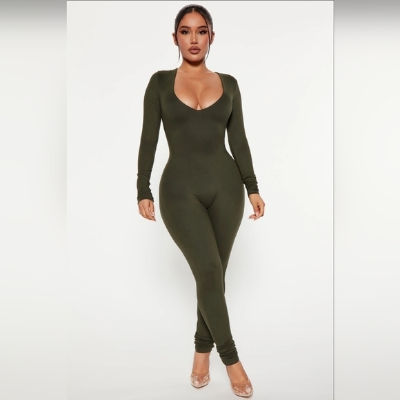 Fasion Nova deep v-neck olive green lined skinny bodycon jumpsuit - Picture 1 of 3